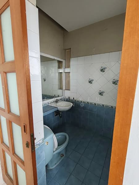 Apartment for Sale at Menara KLH Puchong - Seow Yen Wong - Bathroom - PropertyGuru.com.my