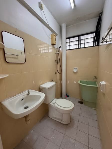 Pangsapuri untuk Dijual di Pearl Tower (Ria) - LS Chua - Bathroom - PropertyGuru.com.my