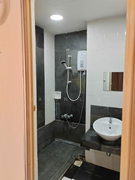 Servis Apartment untuk Disewa di Ritze Perdana 1 - Jason Low - Bathroom - PropertyGuru.com.my