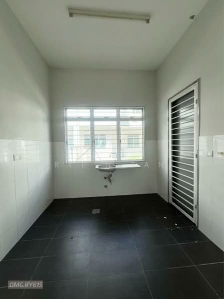 2-storey Terraced House for Sale in Kota Kemuning (Shah Alam) - Rylin Tan - Kitchen - PropertyGuru.com.my