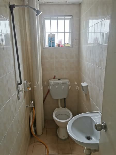 Apartment for Rent at Seri Ixora Apartment - Muhammad Taufeeq - Bathroom - PropertyGuru.com.my
