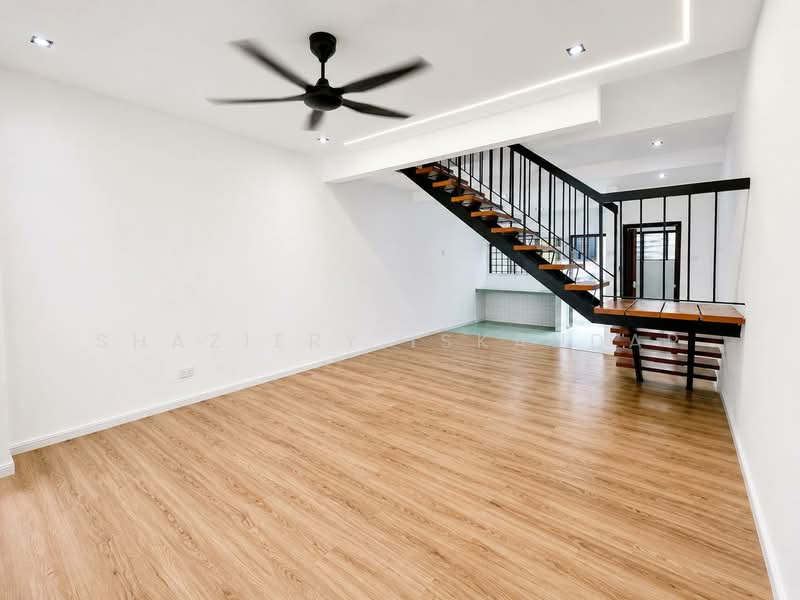 Rumah Teres 2 Tingkat untuk Dijual di Batu Caves (Selangor) - Shaziery Iskandar - Living Room - PropertyGuru.com.my