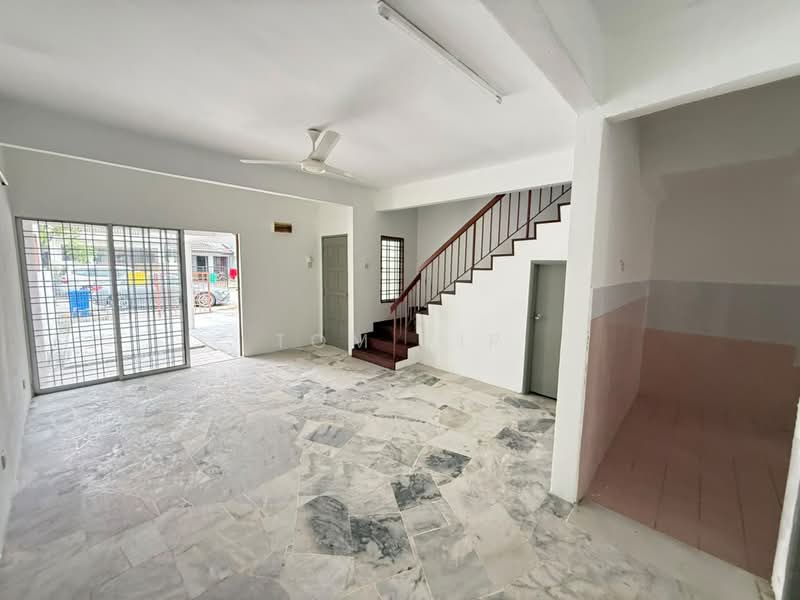 Rumah Teres untuk Dijual di Shah Alam (Selangor) - Tom Yip - Living Room - PropertyGuru.com.my