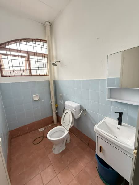 Rumah Teres untuk Dijual di Shah Alam (Selangor) - Tom Yip - Bathroom - PropertyGuru.com.my