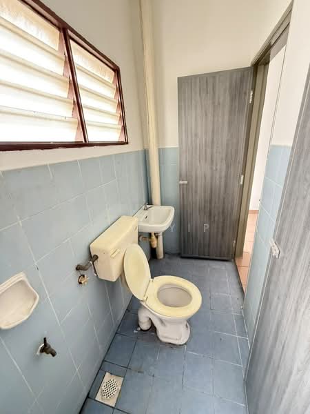 Rumah Teres untuk Dijual di Shah Alam (Selangor) - Tom Yip - Bathroom - PropertyGuru.com.my