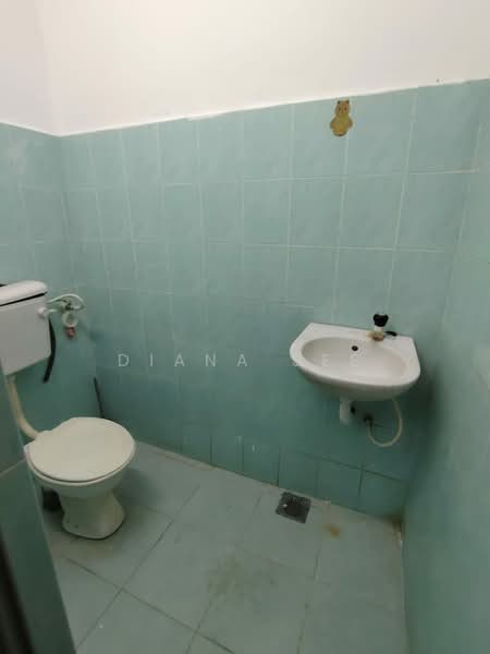 Rumah Teres 1 Tingkat untuk Disewa di Taman Sri Andalas (Klang) - Diana See - Bathroom - PropertyGuru.com.my