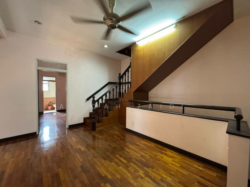 Rumah Teres 2.5 Tingkat untuk Dijual di Bukit Jelutong (Shah Alam) - Afiqah zaidi - PropertyGuru.com.my