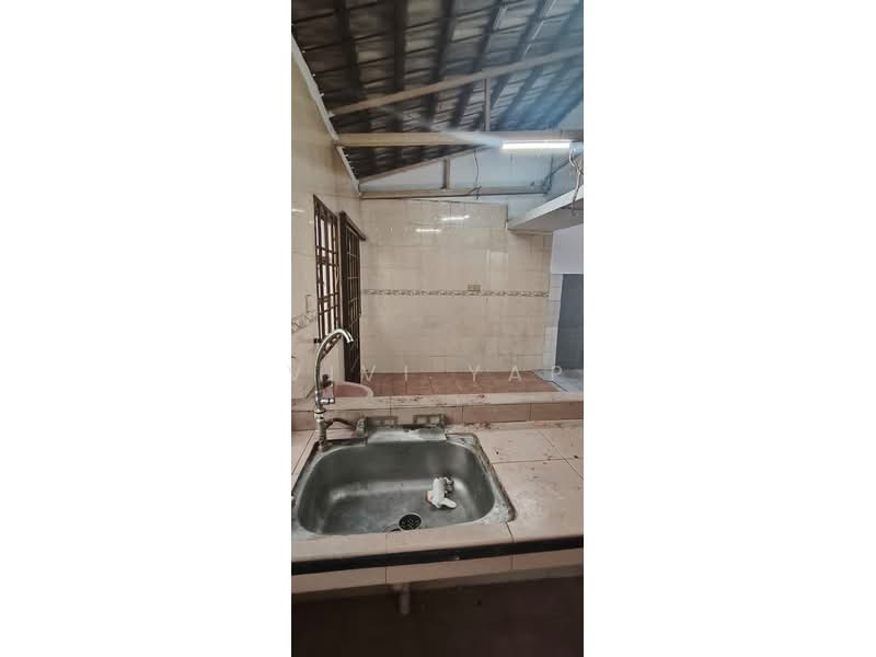 Rumah Teres 2 Tingkat untuk Disewa di Taman Muhibbah (Seri Kembangan) - Vivi Yap - Kitchen - PropertyGuru.com.my