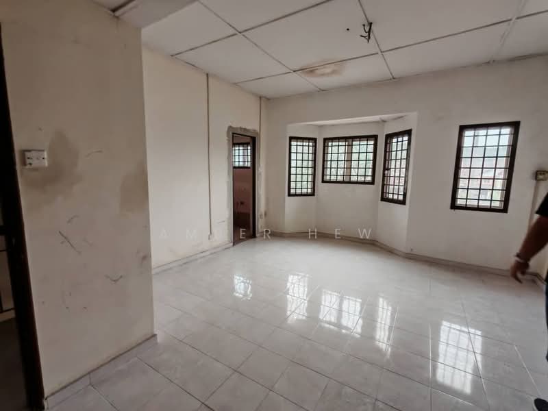 Rumah Teres 2 Tingkat untuk Dijual di Bandar Indahpura (Kulai) - Amber Hew - Living Room - PropertyGuru.com.my
