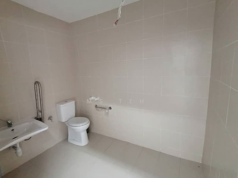 Semi-D Factory for Sale in Eco Business Park V (Puncak Alam) - Ms Teh - Bathroom - PropertyGuru.com.my