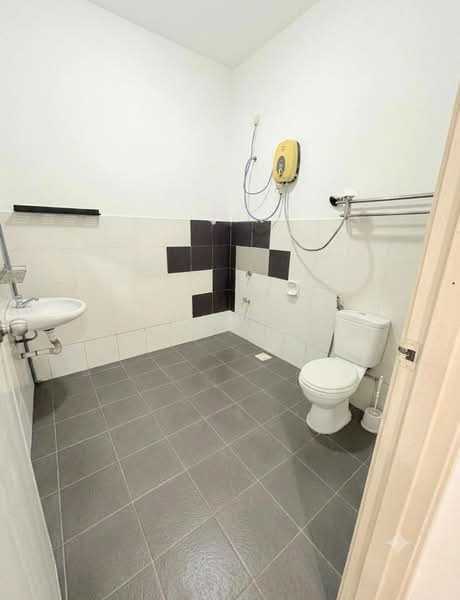 2-storey Terraced House for Rent in Setia Tropika (Johor Bahru) - Ben Lee - Bathroom - PropertyGuru.com.my