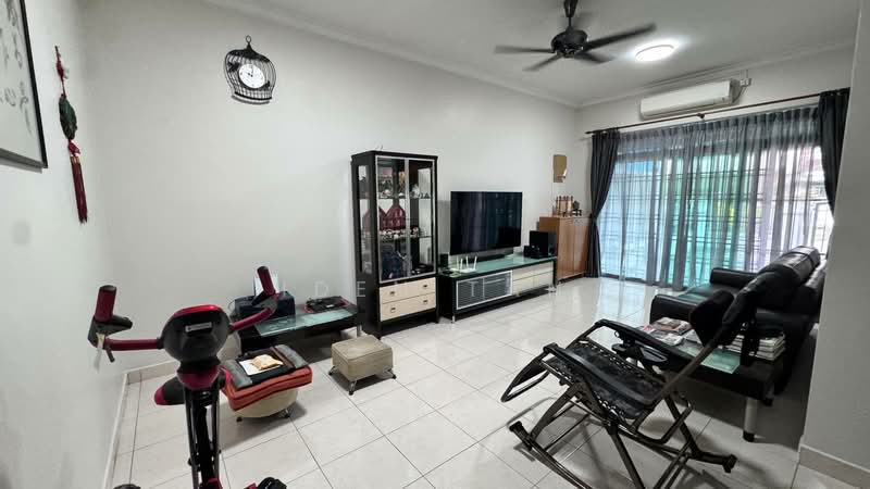 1.5-storey Terraced House for Sale in Taman Gaya (Ulu Tiram) - Iden Tan - Living Room - PropertyGuru.com.my