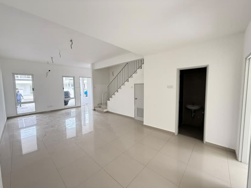 2-storey Terraced House for Sale in Bandar Tasik Puteri (Rawang) - Tom Yip - Living Room - PropertyGuru.com.my