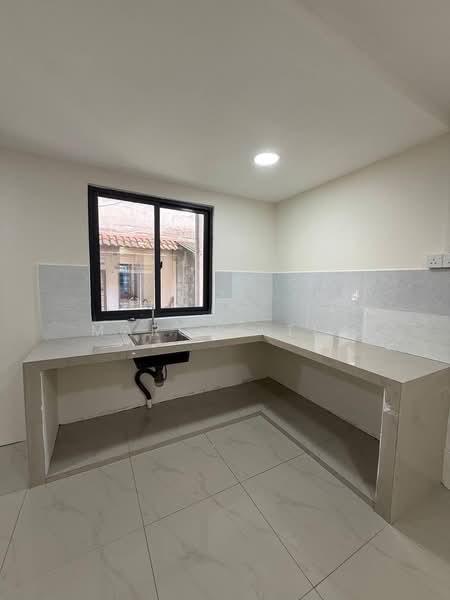Rumah Teres 2 Tingkat untuk Dijual di Kota Masai (Pasir Gudang) - Marcus Tey - Kitchen - PropertyGuru.com.my
