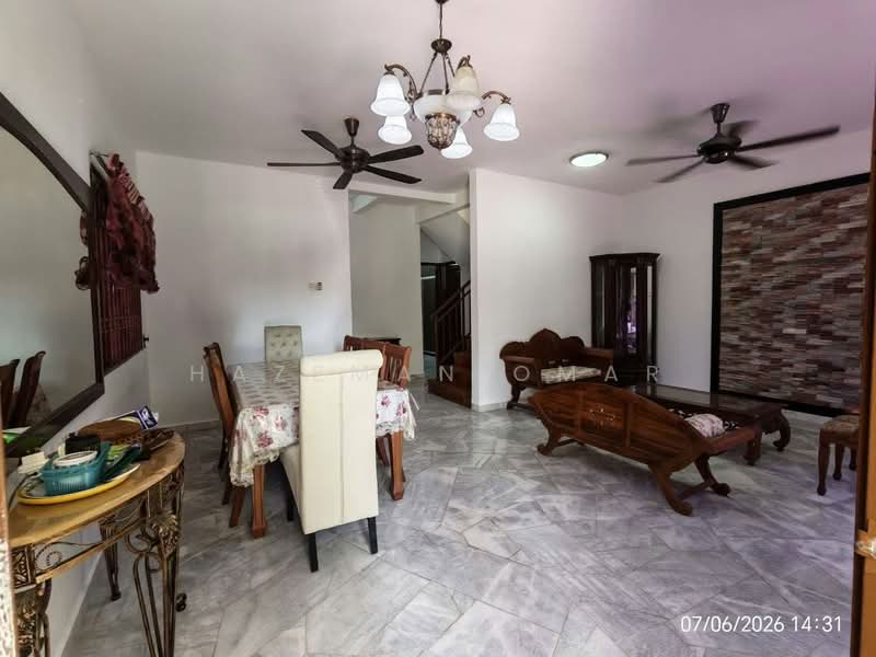 Rumah Berkembar untuk Dijual di Saujana Utama (Selangor) - Hazeman Omar - Living Room - PropertyGuru.com.my
