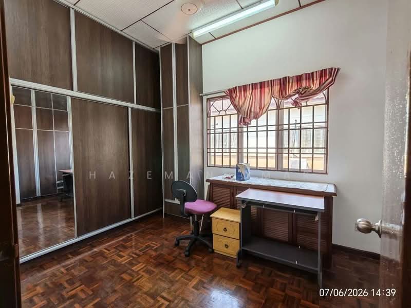 Rumah Berkembar untuk Dijual di Saujana Utama (Selangor) - Hazeman Omar - Study - PropertyGuru.com.my
