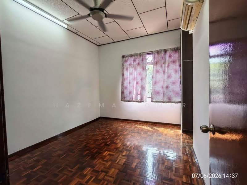 Rumah Berkembar untuk Dijual di Saujana Utama (Selangor) - Hazeman Omar - Bedroom - PropertyGuru.com.my