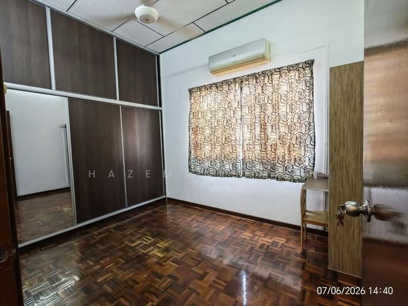 Rumah Berkembar untuk Dijual di Saujana Utama (Selangor) - Hazeman Omar - Bedroom - PropertyGuru.com.my