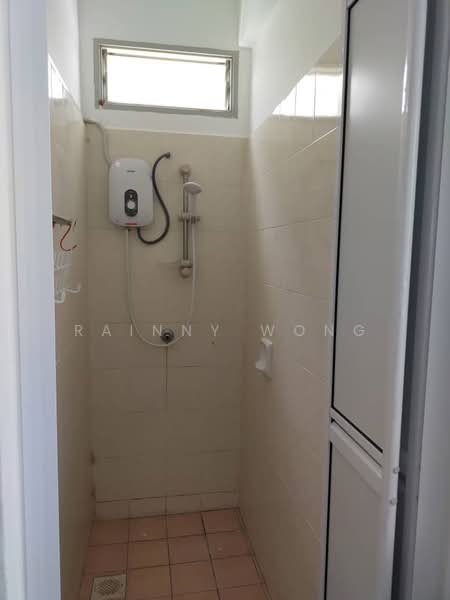 Apartment for Rent at Permai Jaya - Rainny Wong - Bathroom - PropertyGuru.com.my