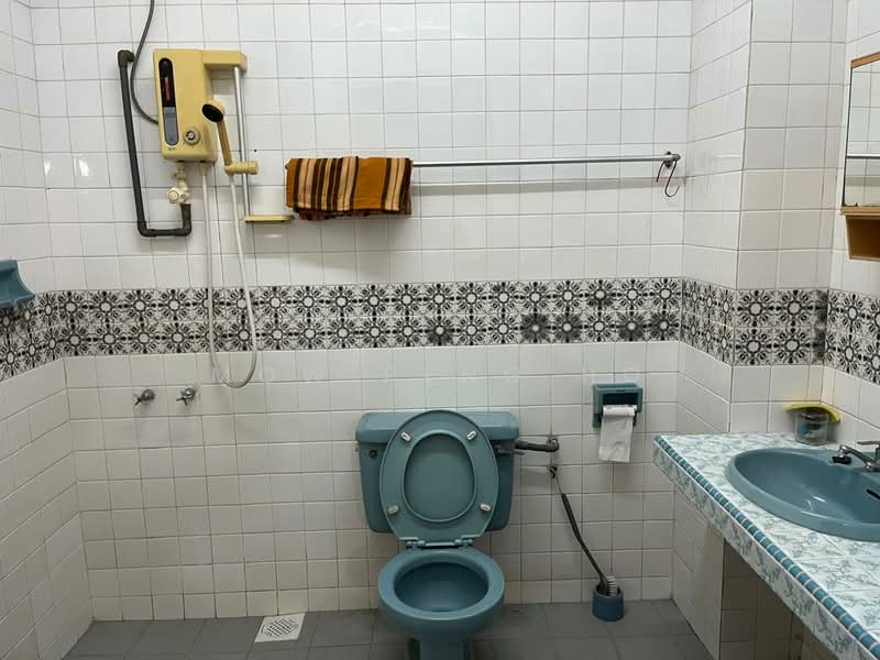 Semi-Detached House for Sale in Taman Desa (Kuala Lumpur) - Mow Peng Ho - Bathroom - PropertyGuru.com.my