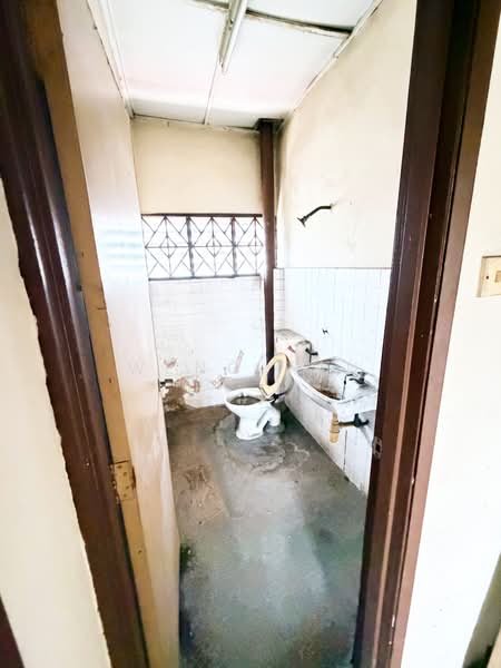 Rumah Teres 3 Tingkat untuk Dijual di Taman Sri Muda (Shah Alam) - Weng Tan - Bathroom - PropertyGuru.com.my