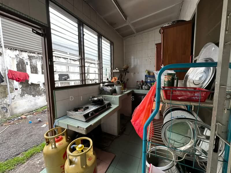 Rumah Teres 1 Tingkat untuk Dijual di Taman Radzi (Klang) - Diana See - Kitchen - PropertyGuru.com.my