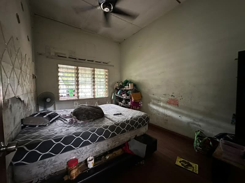 Rumah Teres 1 Tingkat untuk Dijual di Taman Radzi (Klang) - Diana See - Bedroom - PropertyGuru.com.my