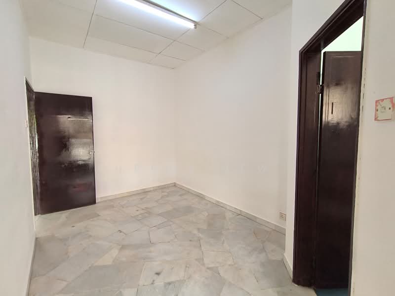 1-storey Terraced House for Sale in Taman Kajang Prima (Kajang) - Herme Hew - Master bedroom - PropertyGuru.com.my