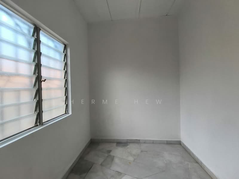 1-storey Terraced House for Sale in Taman Kajang Prima (Kajang) - Herme Hew - Small room - PropertyGuru.com.my