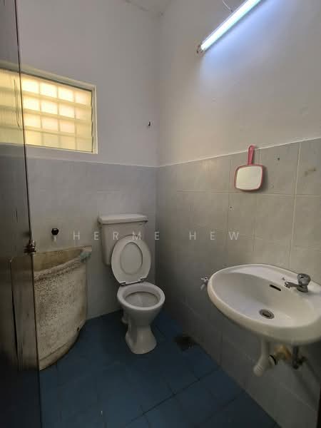 1-storey Terraced House for Sale in Taman Kajang Prima (Kajang) - Herme Hew - Bathroom - PropertyGuru.com.my
