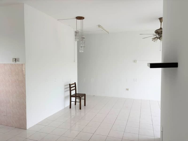 Apartment for Sale at Vista Pinggiran Apartment - Azli Ibrahim - Living Room - PropertyGuru.com.my