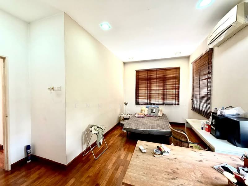 Rumah Berkembar untuk Dijual di Saujana Villa (Kajang) - Dennix Chin - Bedroom - PropertyGuru.com.my