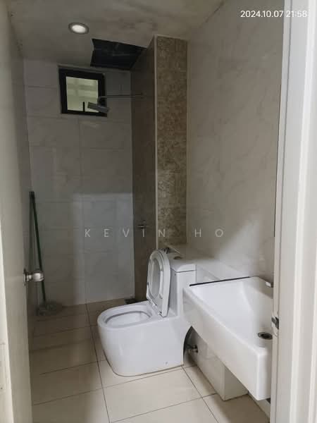 Service Residence for Sale at D'Summit Residences - Kevin Ho - Bathroom - PropertyGuru.com.my