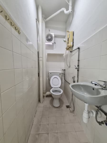 Apartment for Rent at Taman Seri Hijau - Shuyi Lim - Bathroom - PropertyGuru.com.my