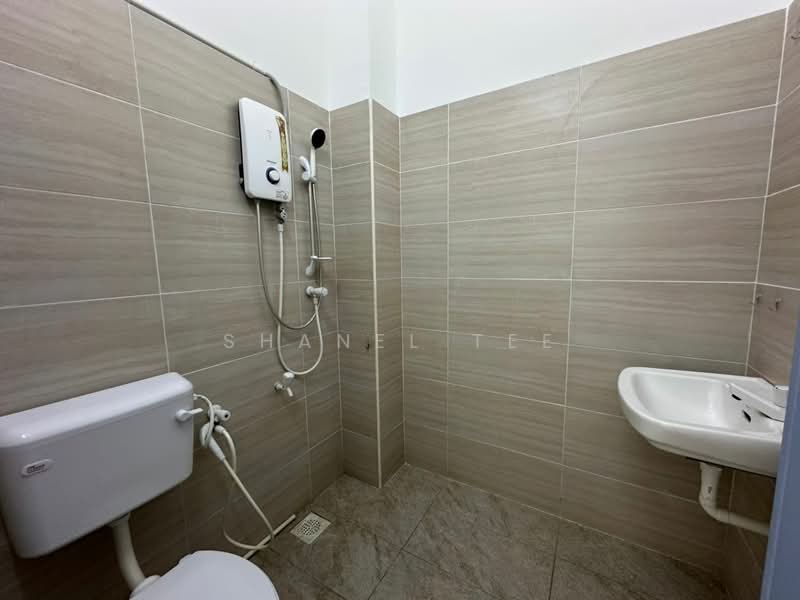 1-storey Terraced House for Sale in Kluang (Johor) - Shanel Tee - Bathroom - PropertyGuru.com.my