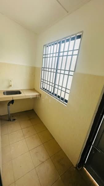 1.5-storey Terraced House for Sale in Taman Lian Seng (Kluang) - Shanel Tee - Kitchen - PropertyGuru.com.my