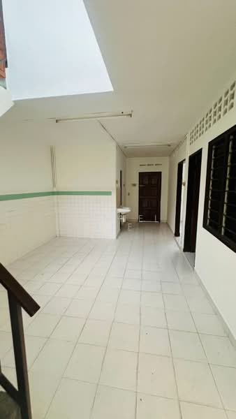 1.5-storey Terraced House for Sale in Taman Lian Seng (Kluang) - Shanel Tee - Corridor - PropertyGuru.com.my