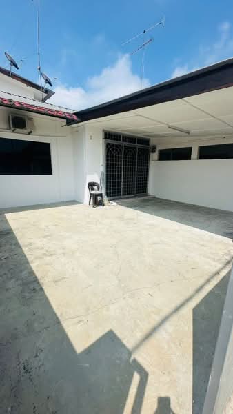 1.5-storey Terraced House for Sale in Taman Lian Seng (Kluang) - Shanel Tee - Exterior - PropertyGuru.com.my