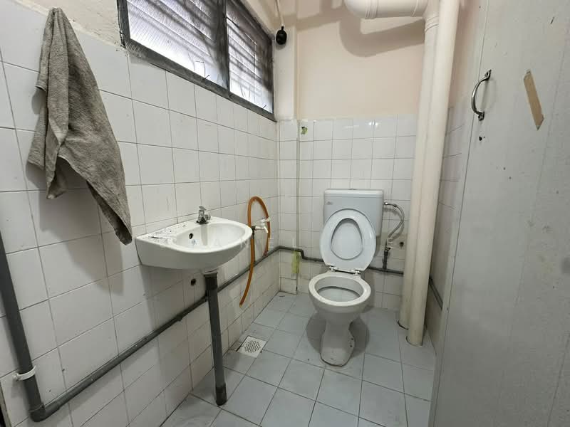 Flat for Sale at Jalan Haji Manan Flat - Shanel Tee - Bathroom - PropertyGuru.com.my