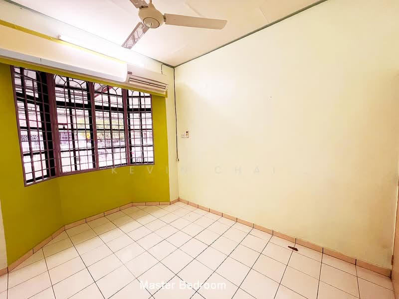 Rumah Teres 1 Tingkat untuk Dijual di Kampar (Perak) - Kevin Chai - Master Bedroom - PropertyGuru.com.my