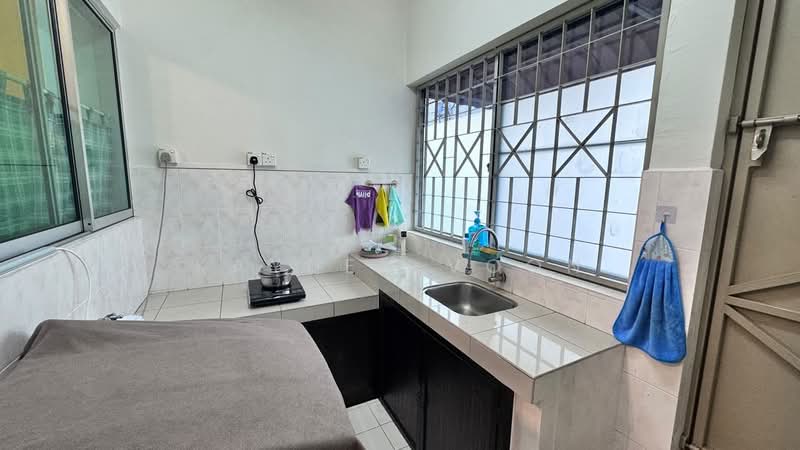 1.5-storey Terraced House for Sale in Taman Gaya (Ulu Tiram) - Kayden Voon - Kitchen - PropertyGuru.com.my
