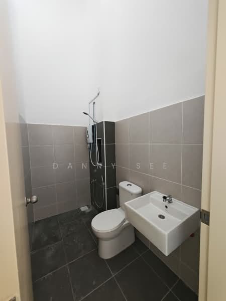 1-storey Terraced House for Sale in Bandar Putra (Kulai) - Danny See - Bathroom - PropertyGuru.com.my