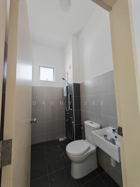 1-storey Terraced House for Sale in Bandar Putra (Kulai) - Danny See - Bathroom - PropertyGuru.com.my