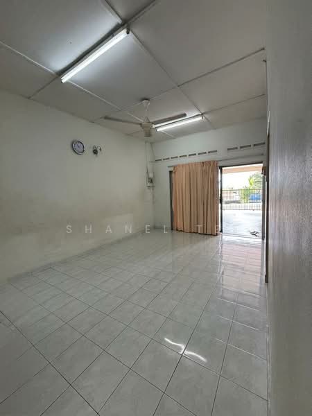 Rumah Teres 1 Tingkat untuk Dijual di Kluang (Johor) - Shanel Tee - Living Room - PropertyGuru.com.my