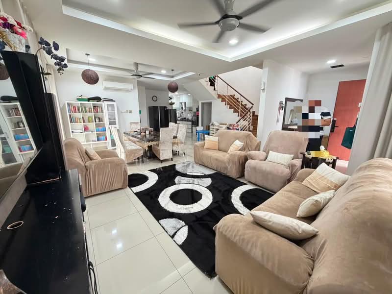 Rumah Berkembar untuk Dijual di Anggun 2 Residence (Rawang) - Tiffany Yang - Ruang Tamu - PropertyGuru.com.my