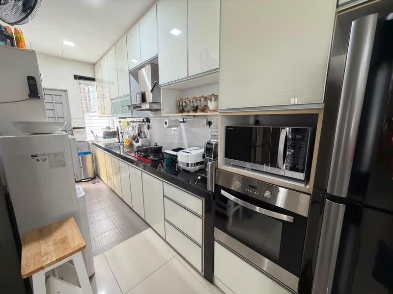 Rumah Berkembar untuk Dijual di Anggun 2 Residence (Rawang) - Tiffany Yang - Kitchen - PropertyGuru.com.my