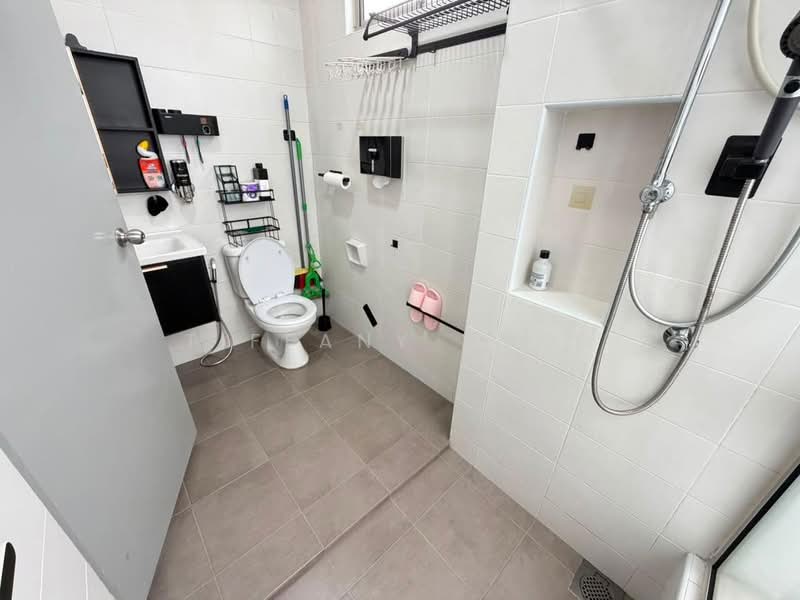 Rumah Berkembar untuk Dijual di Anggun 2 Residence (Rawang) - Tiffany Yang - Bathroom - PropertyGuru.com.my
