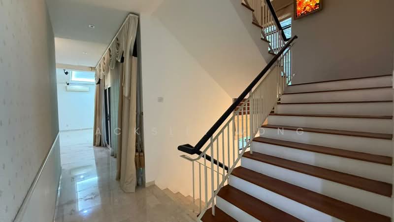 Rumah Teres 3 Tingkat untuk Dijual di Jade Hills (Kajang) - Jacksley Wong - Corridor - PropertyGuru.com.my