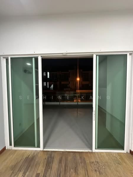 Rumah Berkembar untuk Disewa di Dolomite Templer (Rawang) - Sephine Kang - Balcony - PropertyGuru.com.my