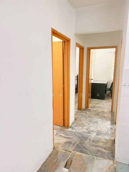 Pangsapuri untuk Disewa di Astana Alam Apartment 2 - Rohana Ishak - Corridor - PropertyGuru.com.my